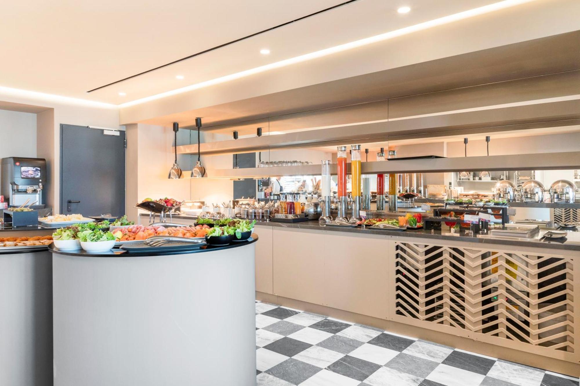 Nyx Esperia Palace Hotel Athens By Leonardo Hotels Exterior photo The Kitchen