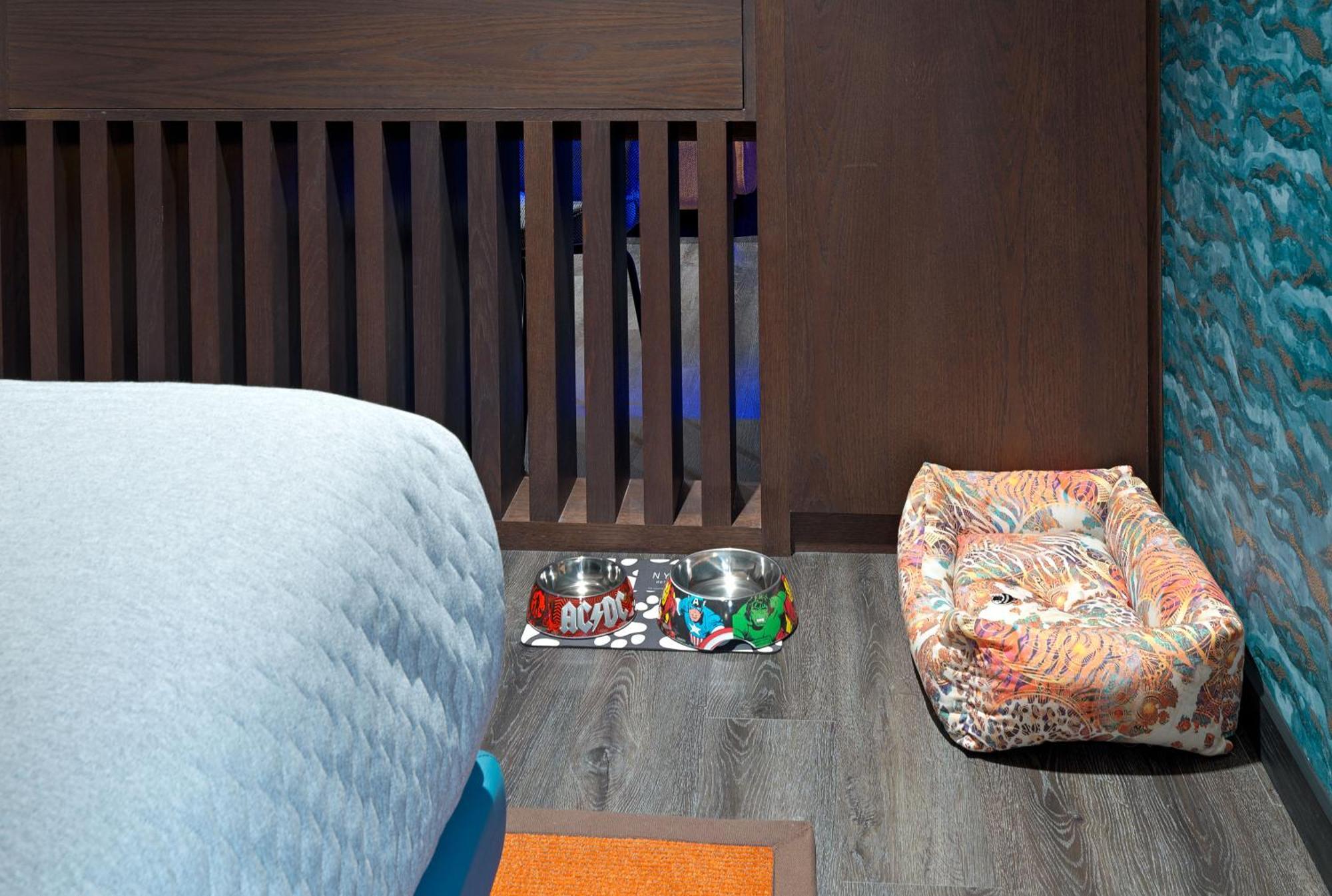 Nyx Esperia Palace Hotel Athens By Leonardo Hotels Room photo A dog bed at a hotel