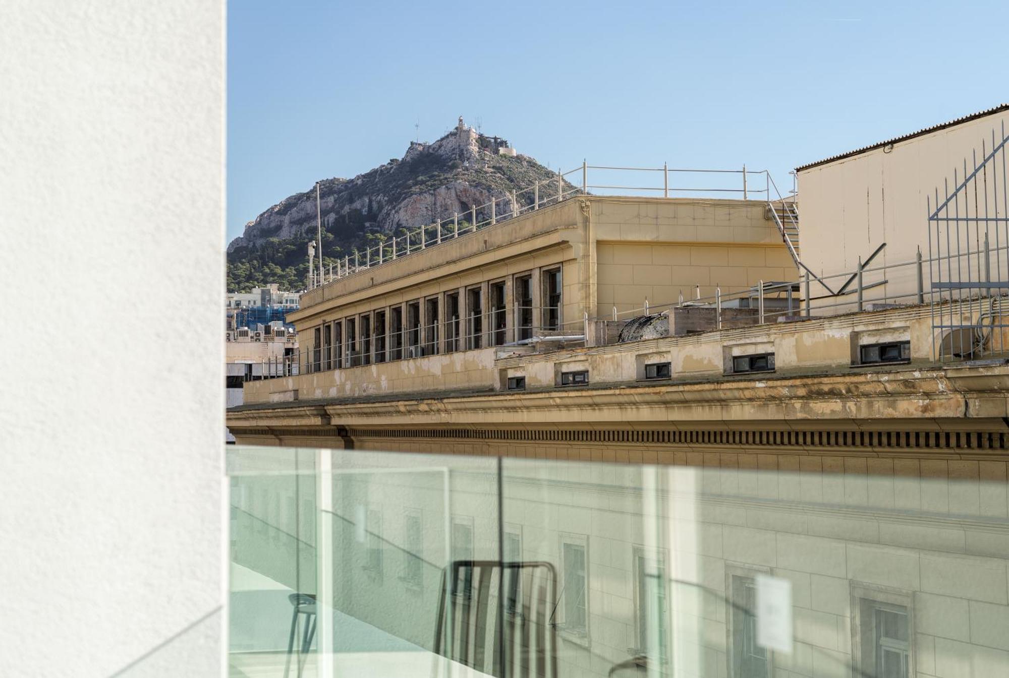 Nyx Esperia Palace Hotel Athens By Leonardo Hotels Room photo The building of the Academy of Athens